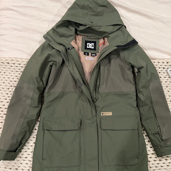 Women’s DC Panoramic Snowboard Jacket in Green (does not include fur hood rim) - Picture 6 of 9